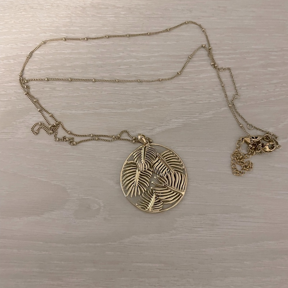 Stella & Dot Filigree Botanical Pendant